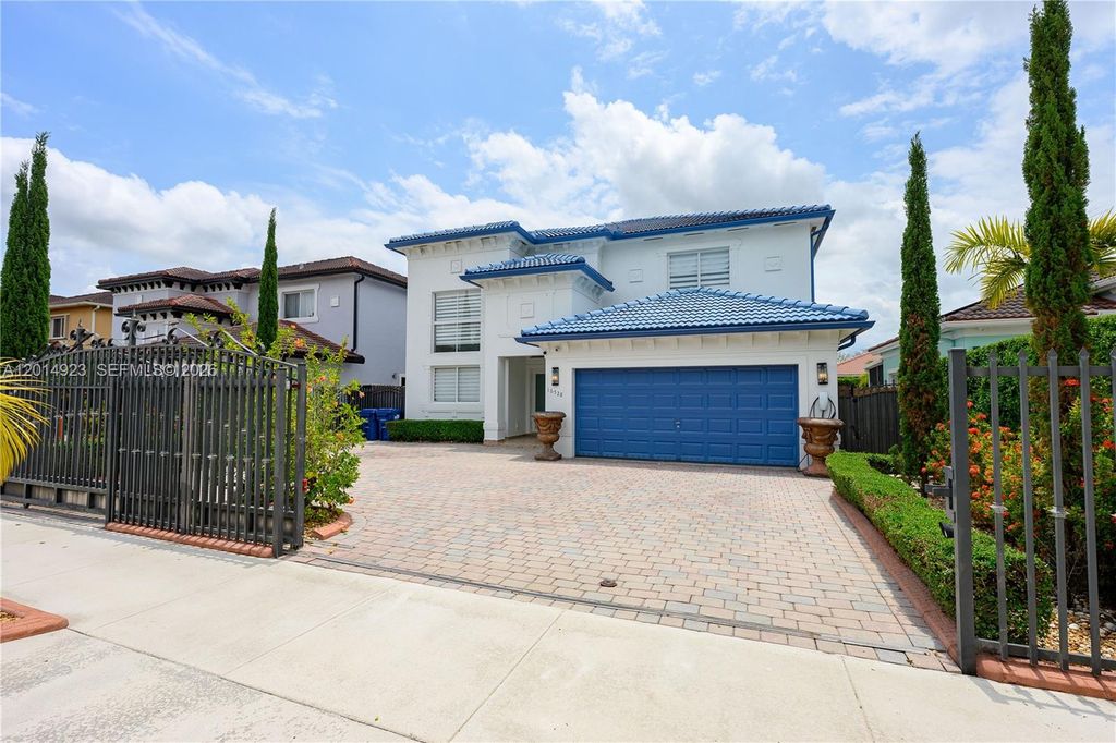16528 SW 44th St, Miami, FL 33185