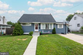 6 SOLOFF DR, Hamilton, NJ 08610
