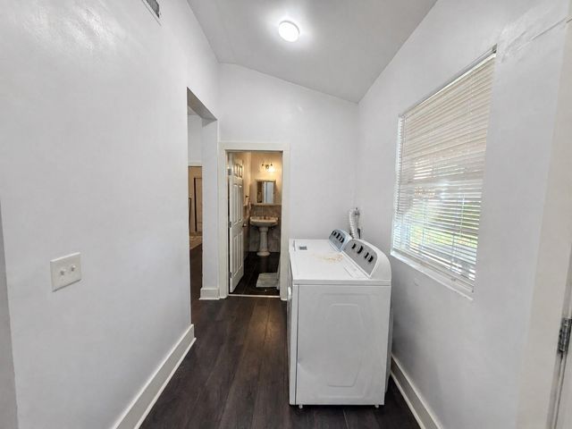907 E 3rd ST, Austin, TX 78702