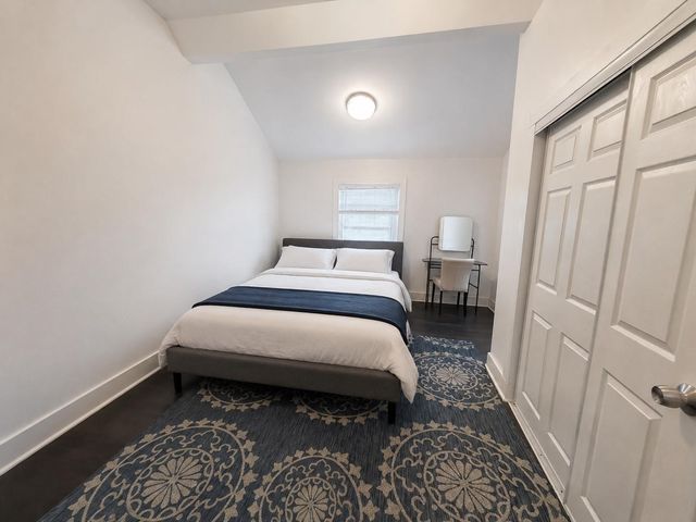 907 E 3rd ST, Austin, TX 78702