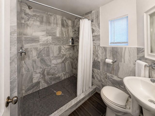 907 E 3rd ST, Austin, TX 78702