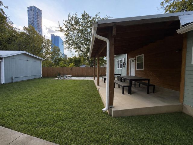 907 E 3rd ST, Austin, TX 78702