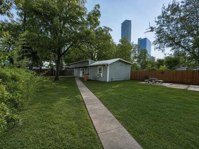 907 E 3rd ST, Austin, TX 78702