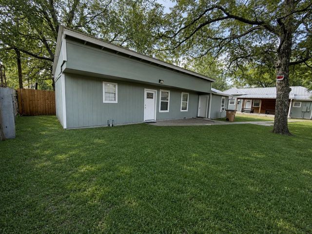 907 E 3rd ST, Austin, TX 78702