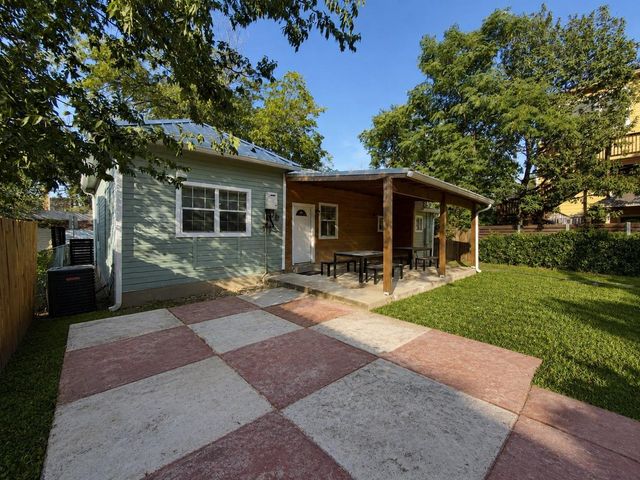 907 E 3rd ST, Austin, TX 78702