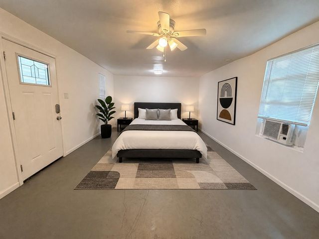 907 E 3rd ST, Austin, TX 78702
