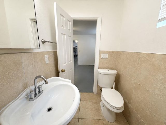 907 E 3rd ST, Austin, TX 78702
