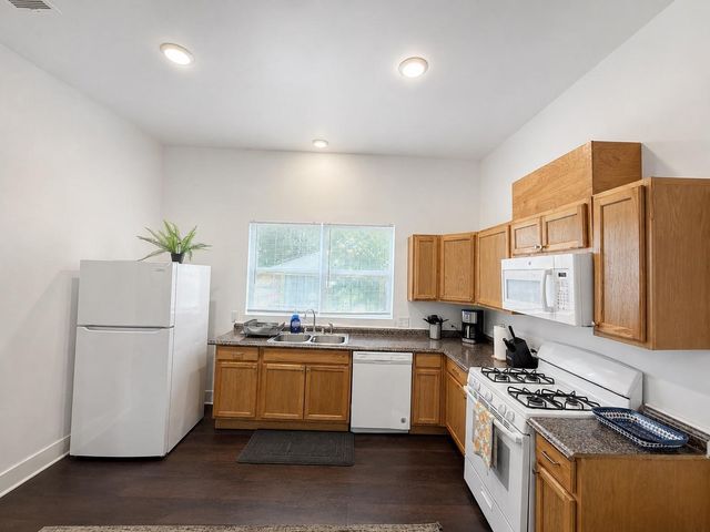 907 E 3rd ST, Austin, TX 78702