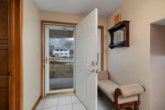 2541 S Luster Avenue, Springfield, MO 65804