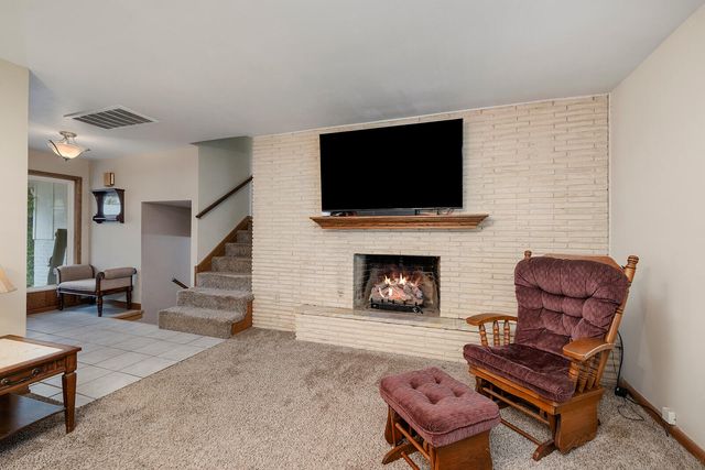 2541 S Luster Avenue, Springfield, MO 65804