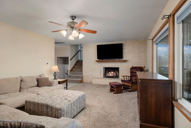 2541 S Luster Avenue, Springfield, MO 65804