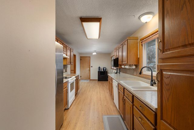 2541 S Luster Avenue, Springfield, MO 65804