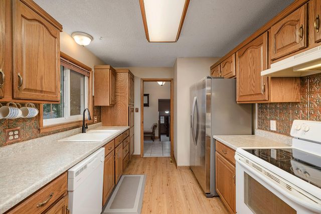 2541 S Luster Avenue, Springfield, MO 65804