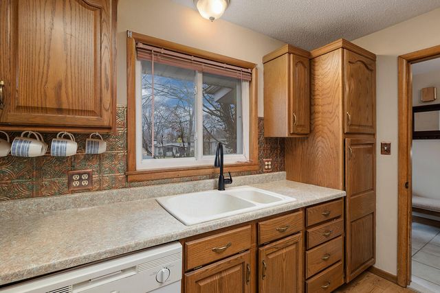 2541 S Luster Avenue, Springfield, MO 65804