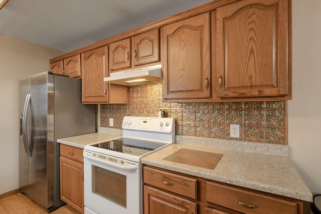 2541 S Luster Avenue, Springfield, MO 65804