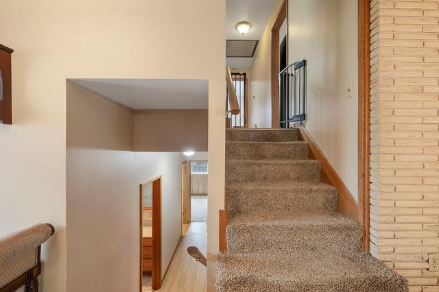 2541 S Luster Avenue, Springfield, MO 65804