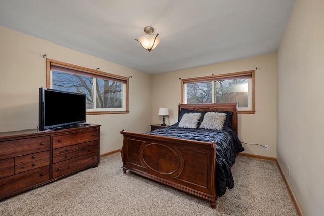 2541 S Luster Avenue, Springfield, MO 65804