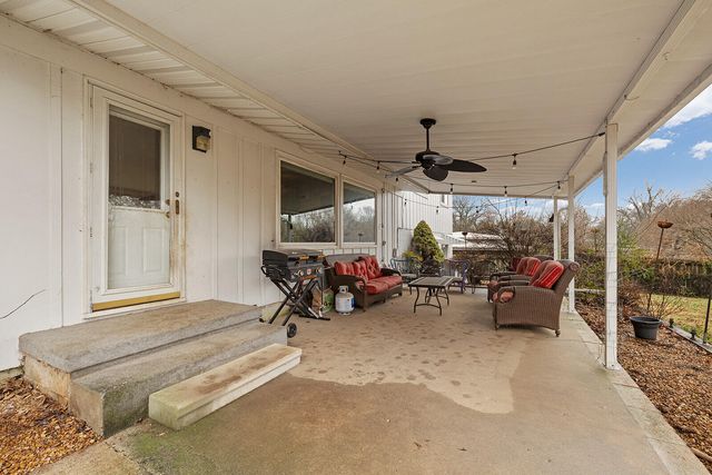 2541 S Luster Avenue, Springfield, MO 65804