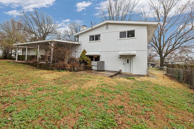 2541 S Luster Avenue, Springfield, MO 65804