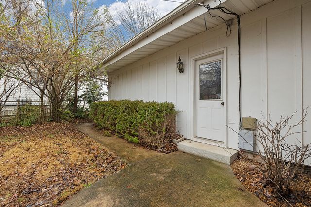 2541 S Luster Avenue, Springfield, MO 65804