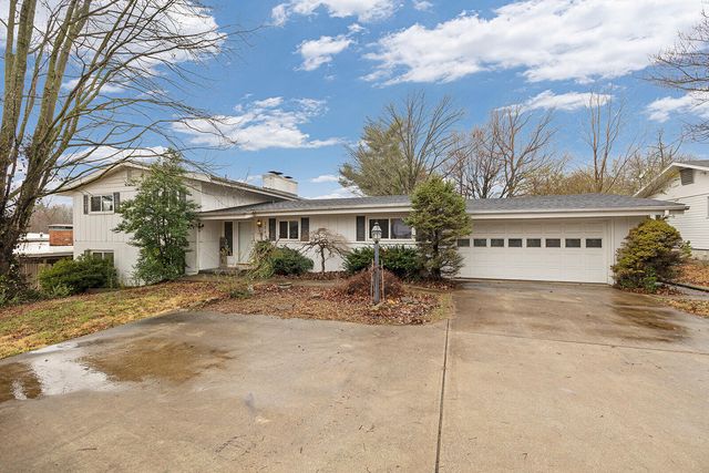 2541 S Luster Avenue, Springfield, MO 65804