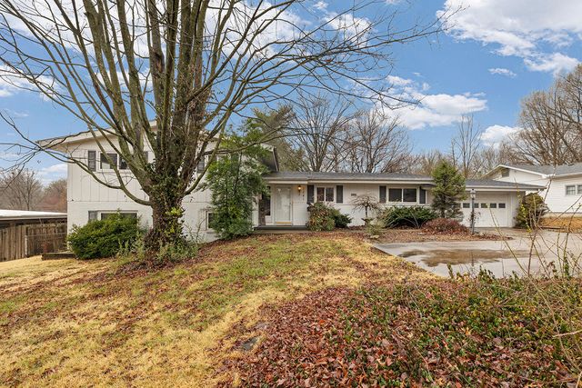 2541 S Luster Avenue, Springfield, MO 65804