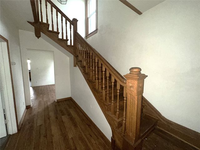 721 F AVE NW, Cedar Rapids, IA 52405