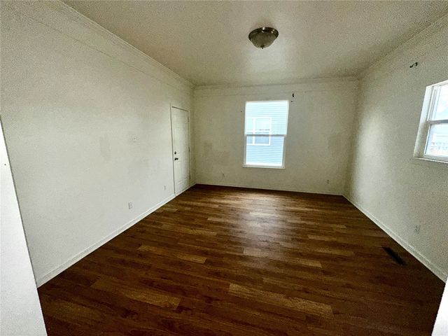 721 F AVE NW, Cedar Rapids, IA 52405
