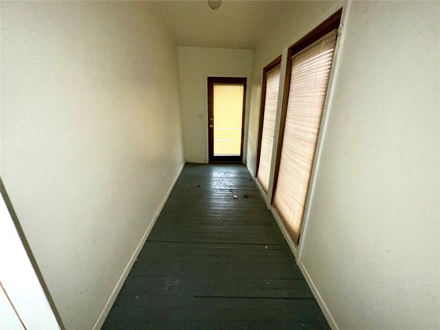 721 F AVE NW, Cedar Rapids, IA 52405