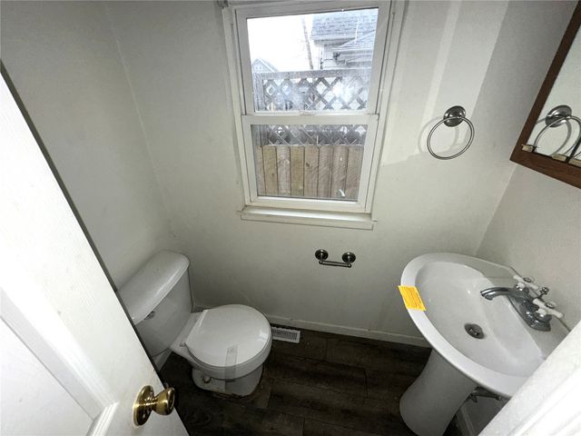 721 F AVE NW, Cedar Rapids, IA 52405