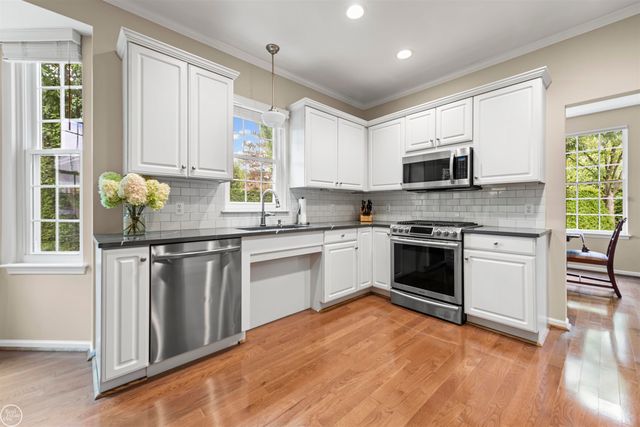 3001 Harbor Place Drive, St Clair Shores, MI 48080