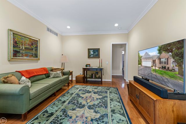 3001 Harbor Place Drive, St Clair Shores, MI 48080