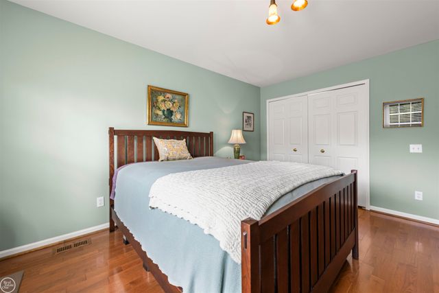 3001 Harbor Place Drive, St Clair Shores, MI 48080