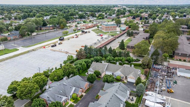 3001 Harbor Place Drive, St Clair Shores, MI 48080