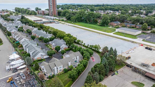 3001 Harbor Place Drive, St Clair Shores, MI 48080