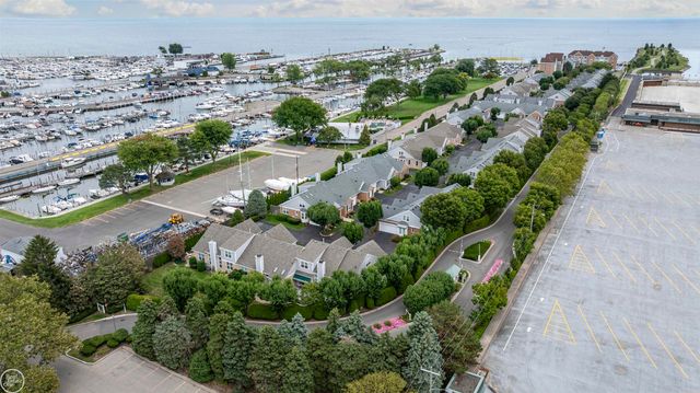 3001 Harbor Place Drive, St Clair Shores, MI 48080