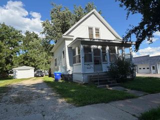 15 3rd Ave NW, Oelwein, IA 50662
