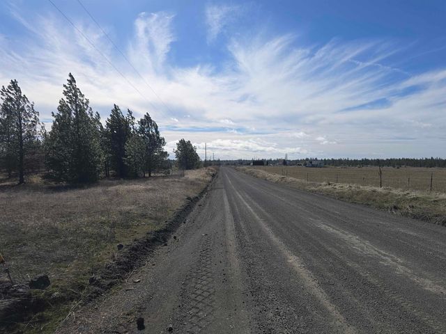 10602 N Dover Rd, Nine Mile Falls, WA 99026