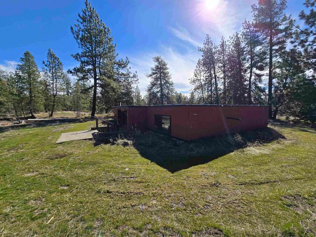 10602 N Dover Rd, Nine Mile Falls, WA 99026