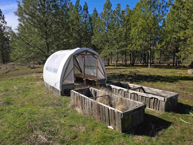 10602 N Dover Rd, Nine Mile Falls, WA 99026