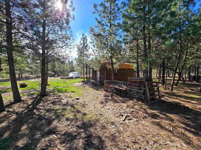 10602 N Dover Rd, Nine Mile Falls, WA 99026