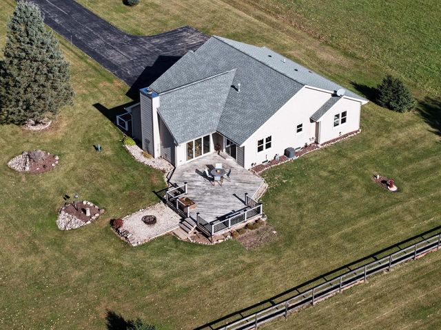 S102W32709 County Road Lo, Mukwonago, WI 53149