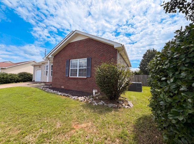 234 Grassmire Dr, Clarksville, TN 37042