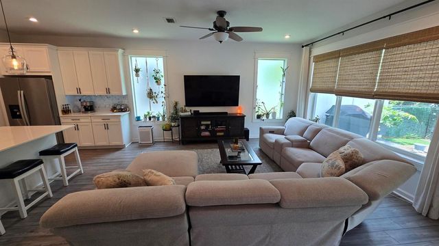 6668 Pointe Of Woods Drive, West Palm Beach, FL 33413