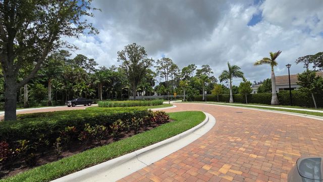 6668 Pointe Of Woods Drive, West Palm Beach, FL 33413