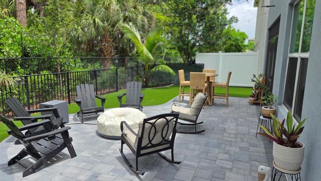 6668 Pointe Of Woods Drive, West Palm Beach, FL 33413