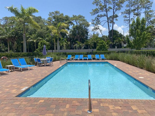 6668 Pointe Of Woods Drive, West Palm Beach, FL 33413