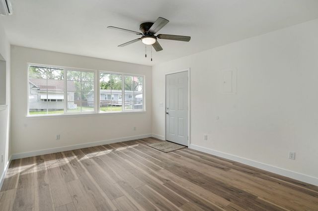 733 N Warren Avenue, Springfield, MO 65802