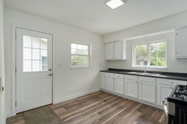 733 N Warren Avenue, Springfield, MO 65802