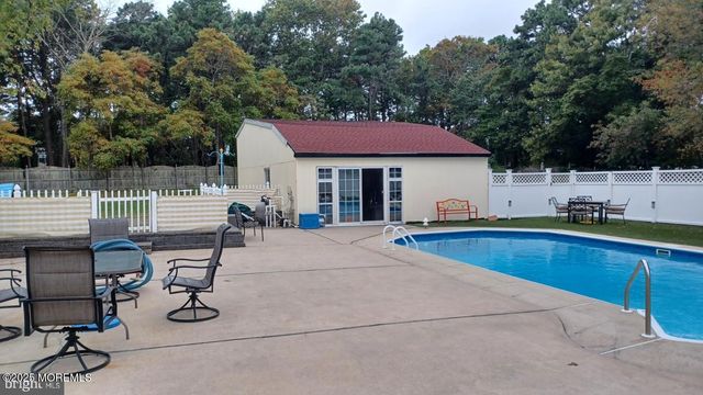 69 Rose Hill Road, Barnegat, NJ 08005